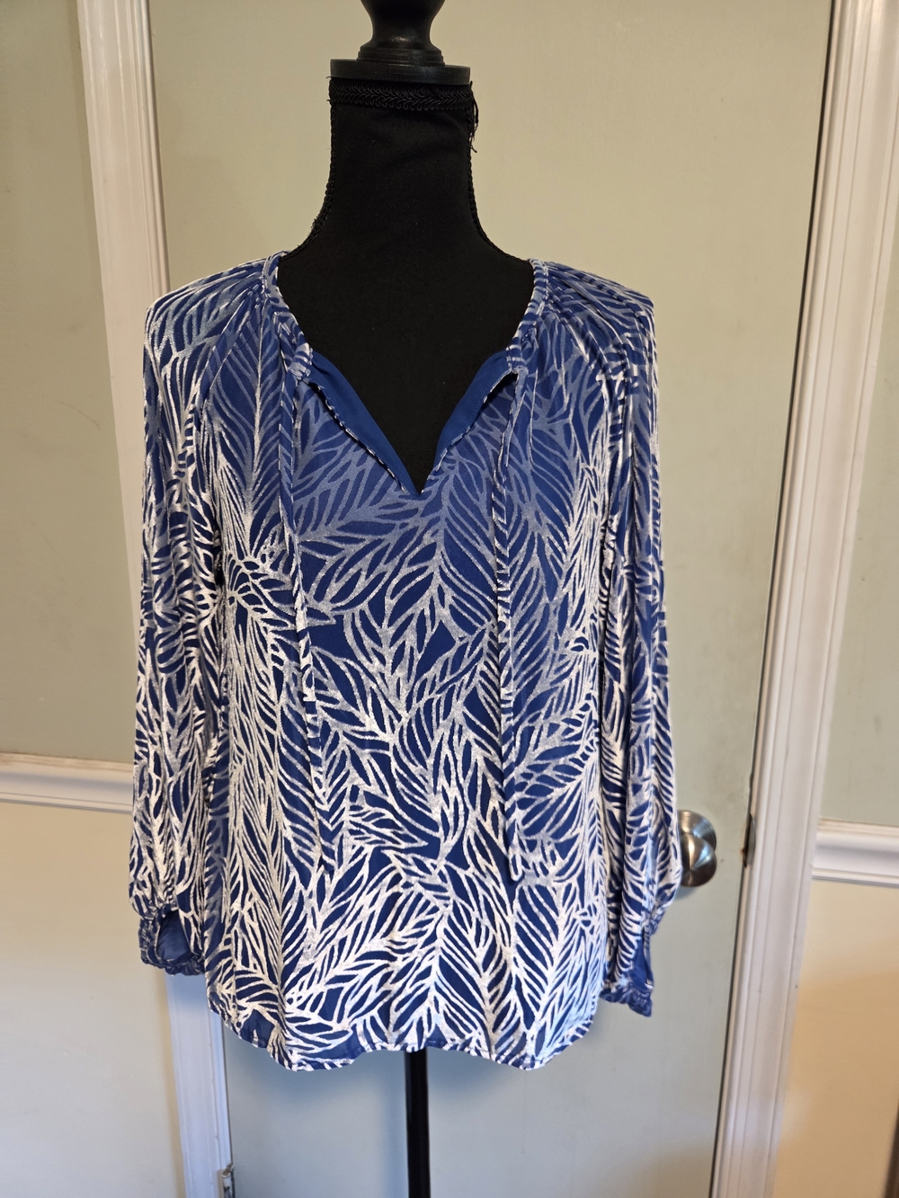 Joy Joy Blue and White Leaf-Print Blouse
